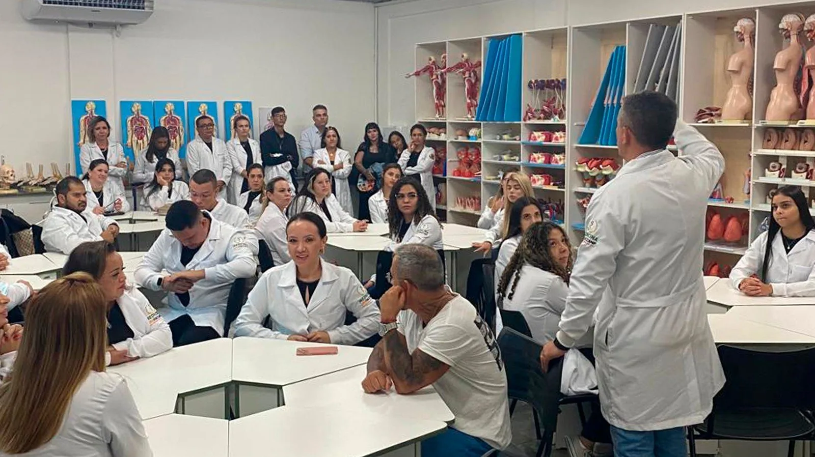 Novo exame exigirá nota mínima para registro de médicos no Brasil