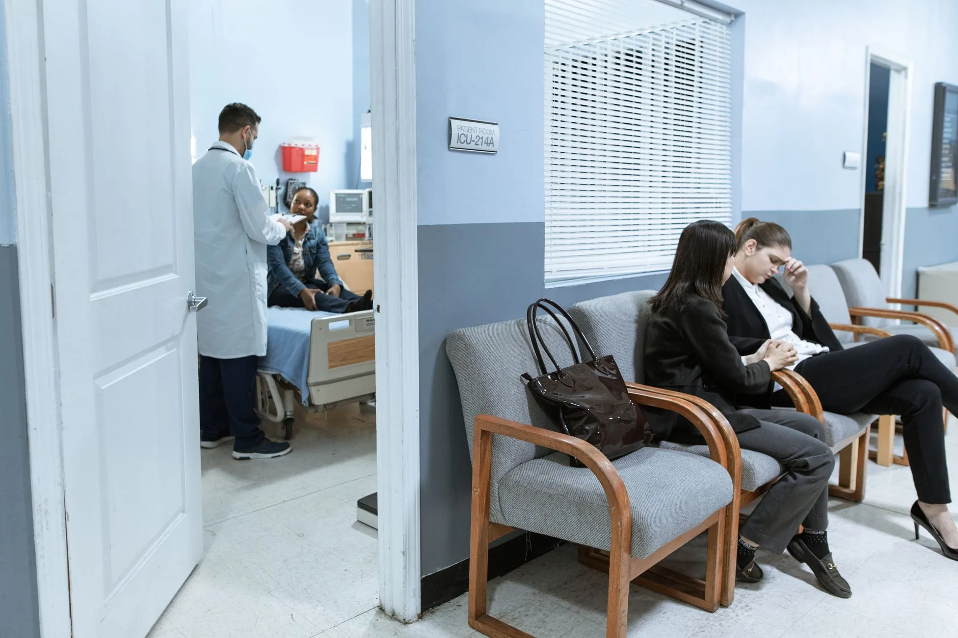 Crítica ao Governo: Queda nas Listas de Espera do NHS Levanta Questões sobre a Saúde Pública