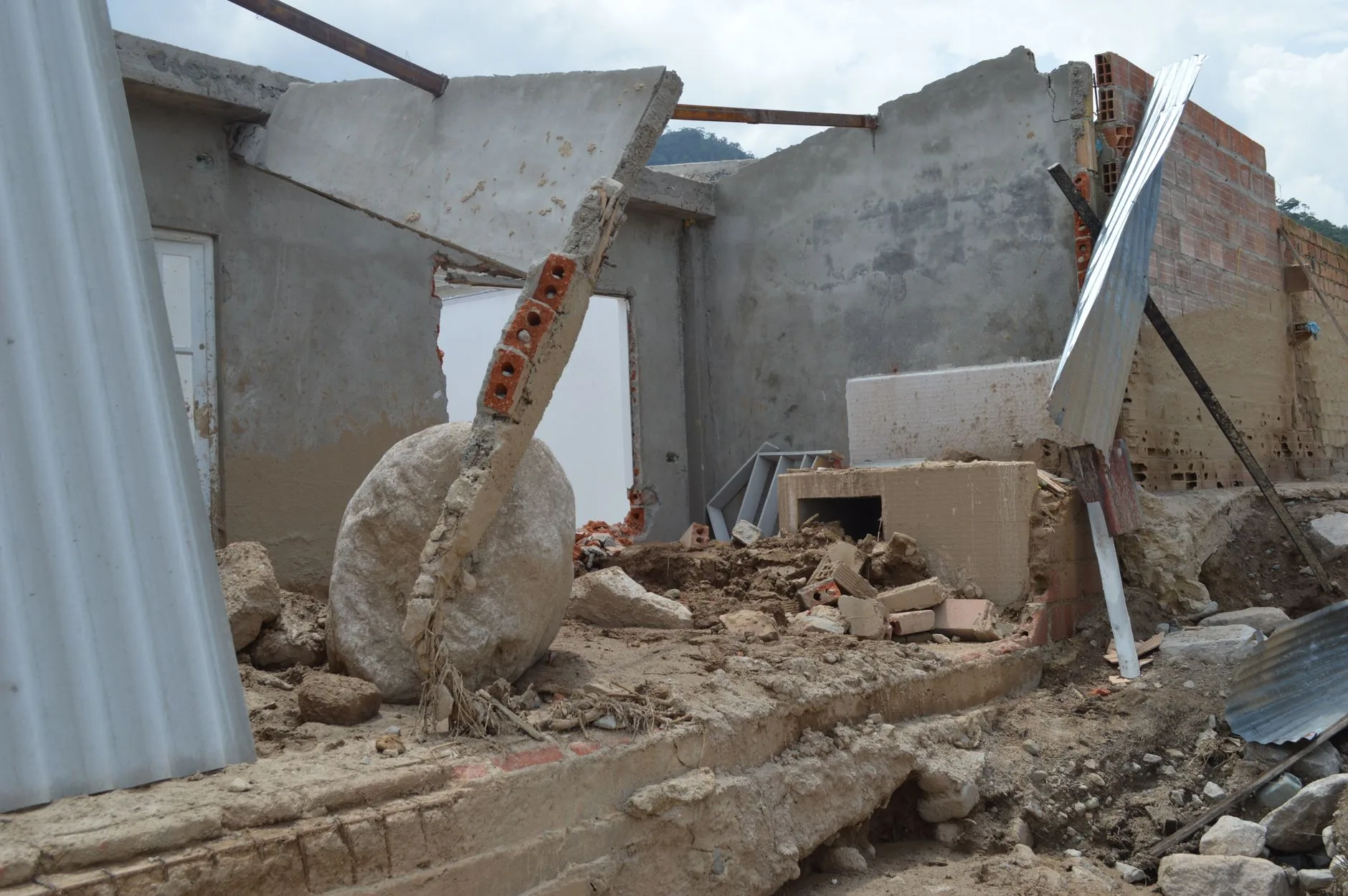 Venezuela sofre os efeitos devastadores de terremotos: 'Senti que o prédio ia se partir em dois'