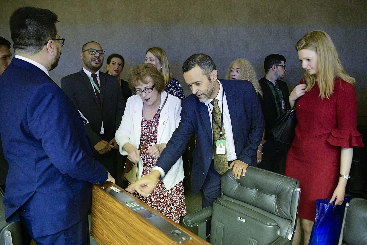 Parlamento Europeu proíbe uso do termo 'carne vegetal' para proteger pecuaristas