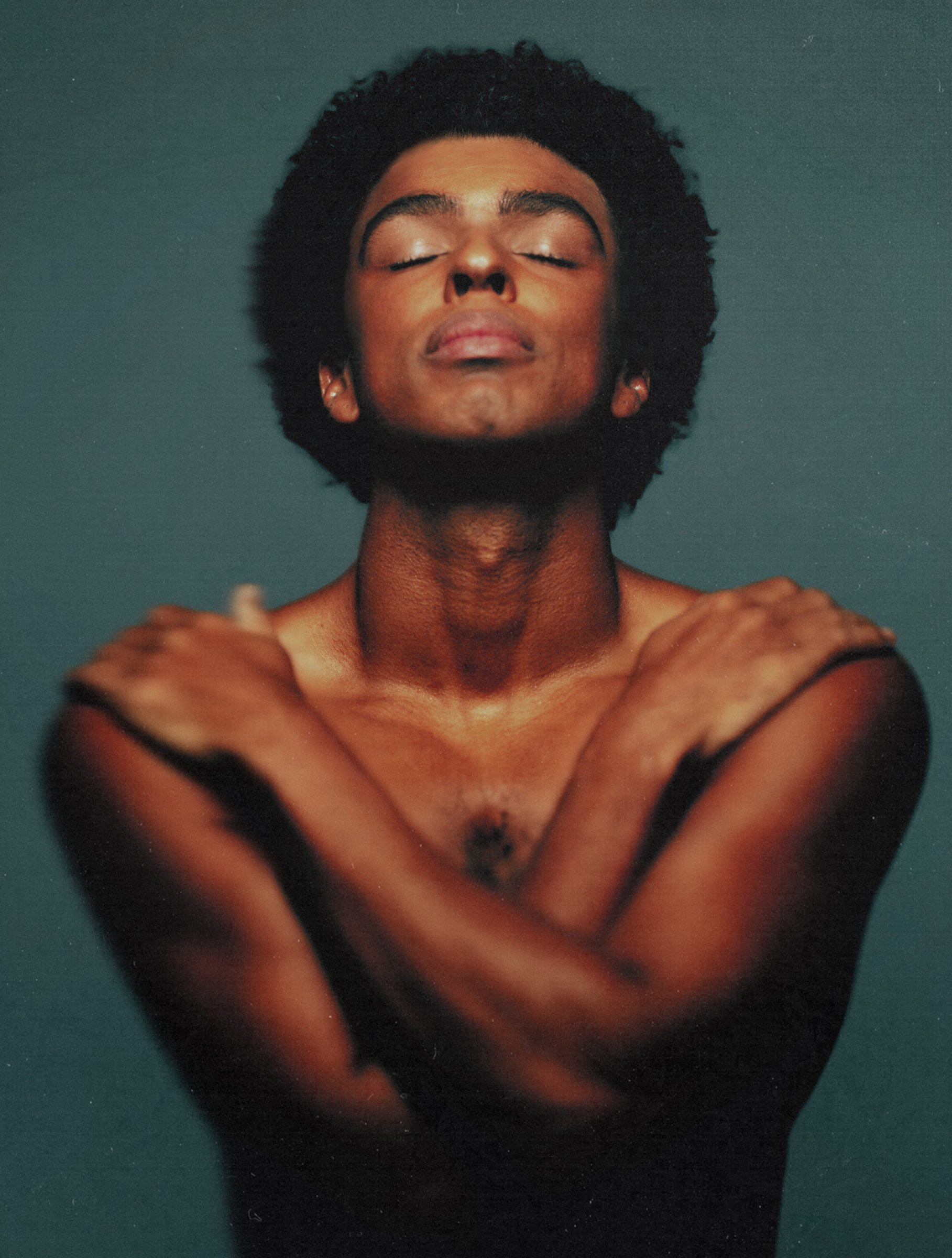 Gui Ventura: do militarismo à interpretação de Gilberto Gil em musical