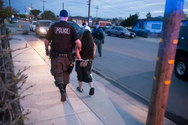 Polícia de Victoria encerra investigação sobre alegação de agressão envolvendo Moira Deeming e Matthew Guy