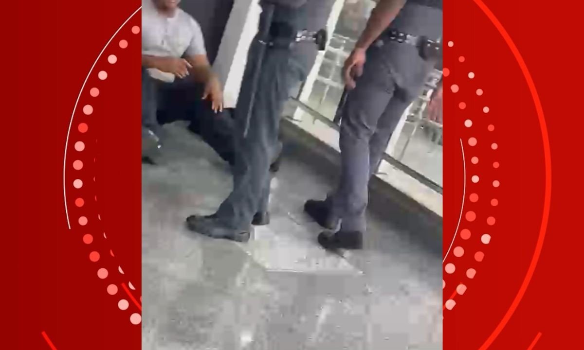 Jogador de futsal é solto após decisão judicial em caso de importunação sexual no metrô de Salvador