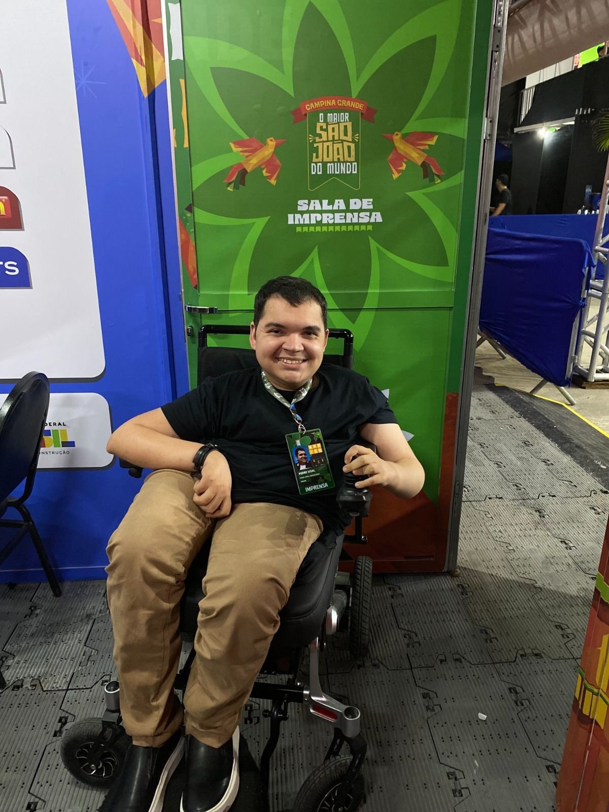 Comunicador cadeirante compartilha experiência no São João de Campina Grande e clama por mais acessibilidade