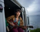 A realidade da vida em vans: jovens de Cornwall enfrentam crise habitacional