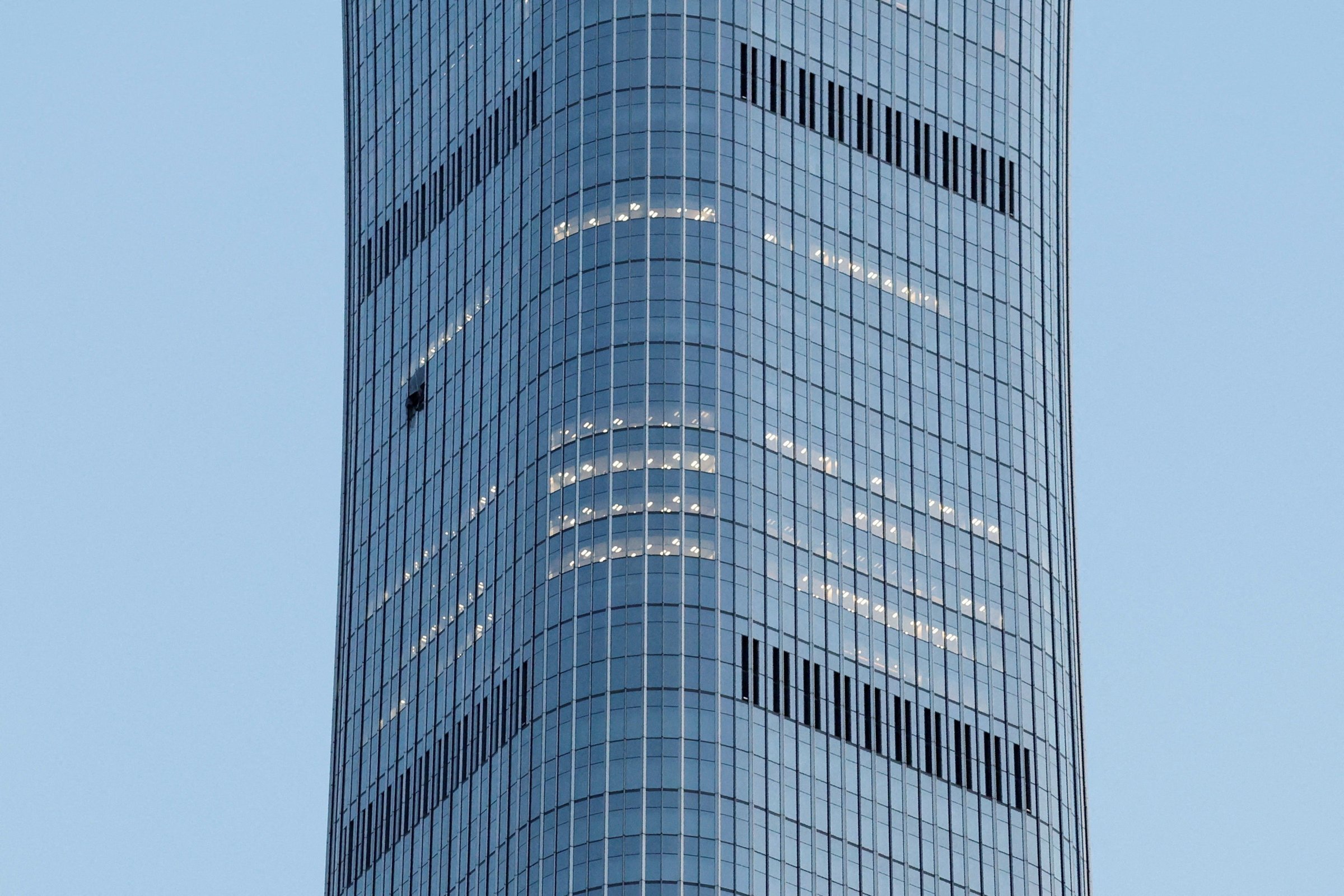 Polícia isola área em torno da Torre Citic, o arranha-céu mais alto de Pequim