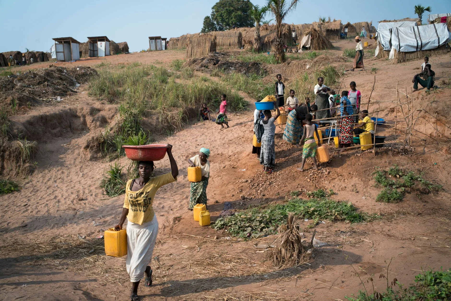 Localização de quase 300 pessoas com Ebola é desconhecida na República Democrática do Congo