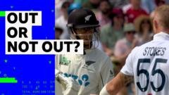 Conflito entre Stokes e Santner marca partida entre Inglaterra e Nova Zelândia