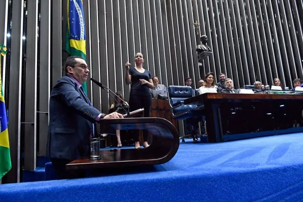Crise familiar: Michelle Bolsonaro expõe racha com Flávio em vídeo