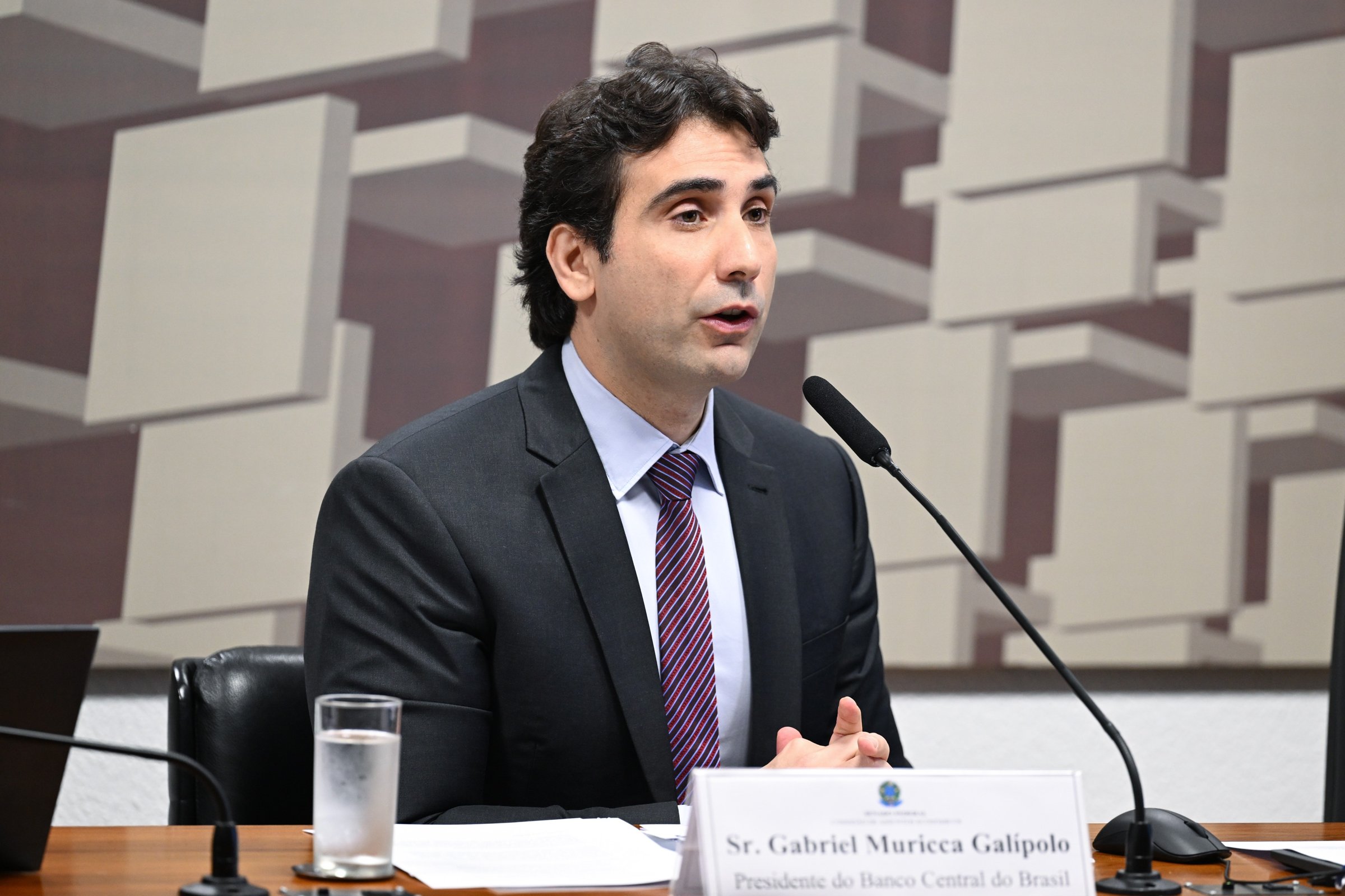 Gabriel Galípolo defende o PIX diante de críticas dos EUA: 'Algo que terá de ser aceito'