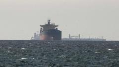 EUA realizam ataques a alvos iranianos após ataque a navio cargueiro