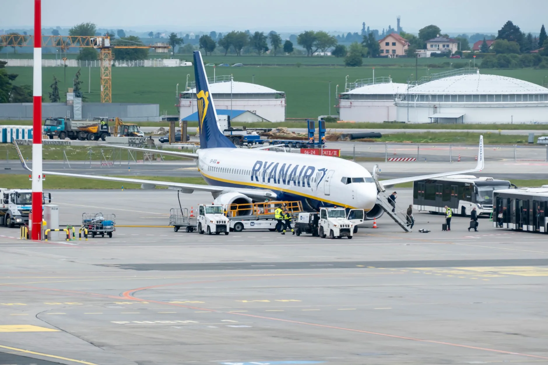 Ryanair muda política de assentos e não cobrará mais pais para sentarem ao lado de filhos