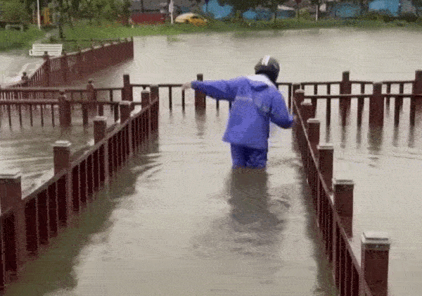 Tufão Mekkhala leva 2 milhões a evacuar no Japão e causa enchentes em Taiwan