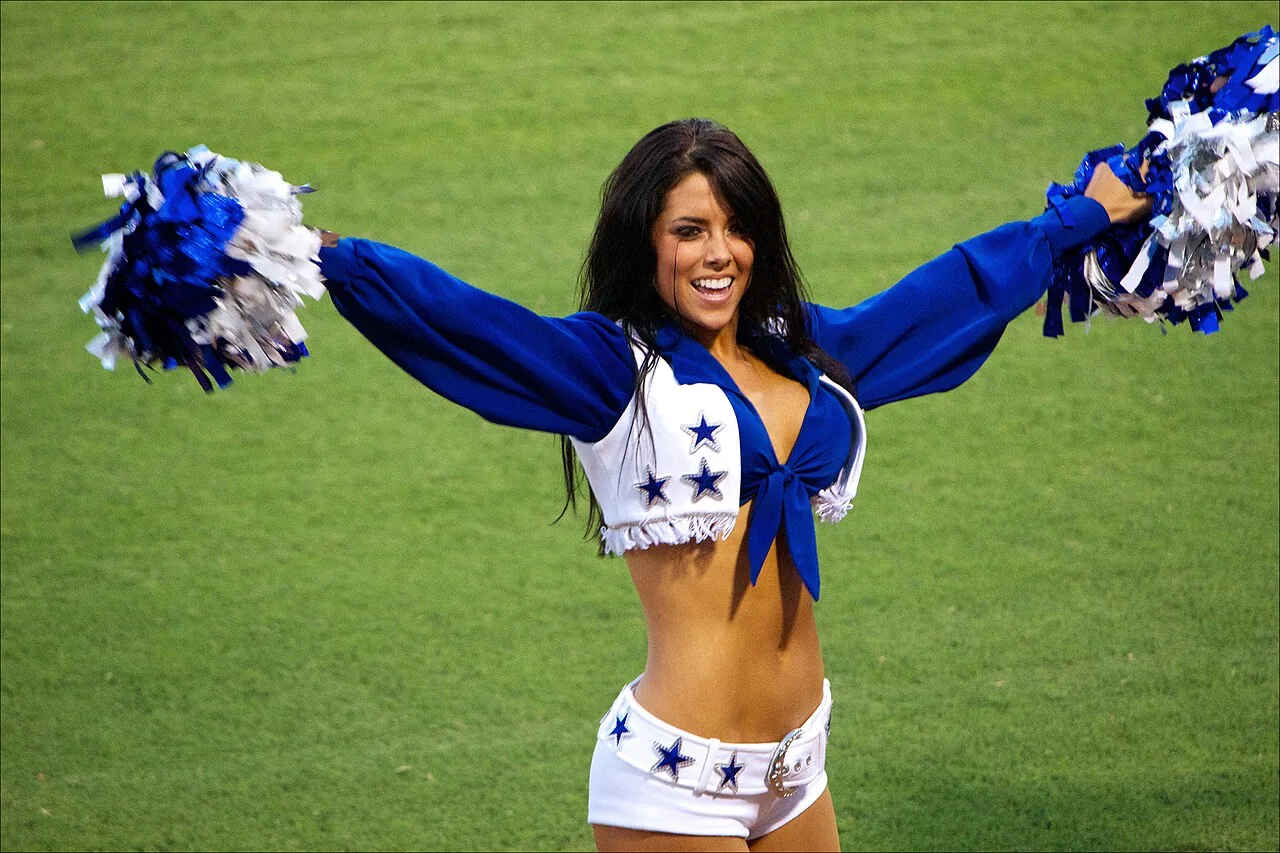 Cheerleaders dos Dallas Cowboys falam sobre fama, pressão e a Copa do Mundo