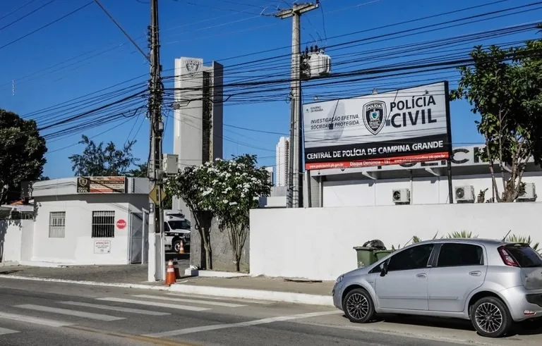 Homem é preso após invadir casa de ex-mulher, em Campina Grande