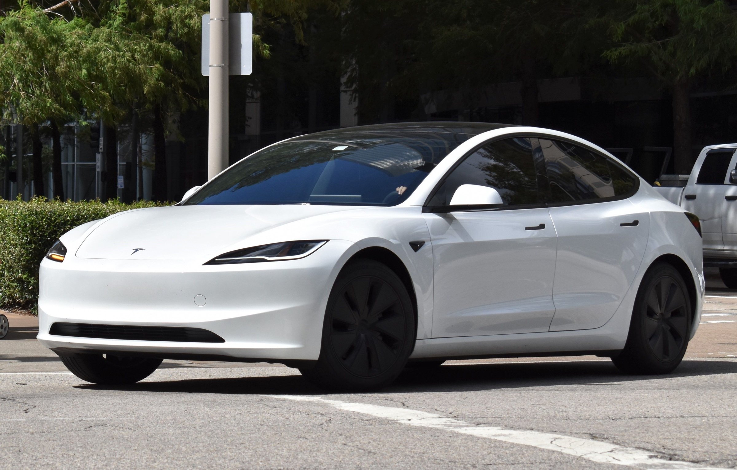 Acidente Fatal com Tesla no Texas Levanta Questões Legais