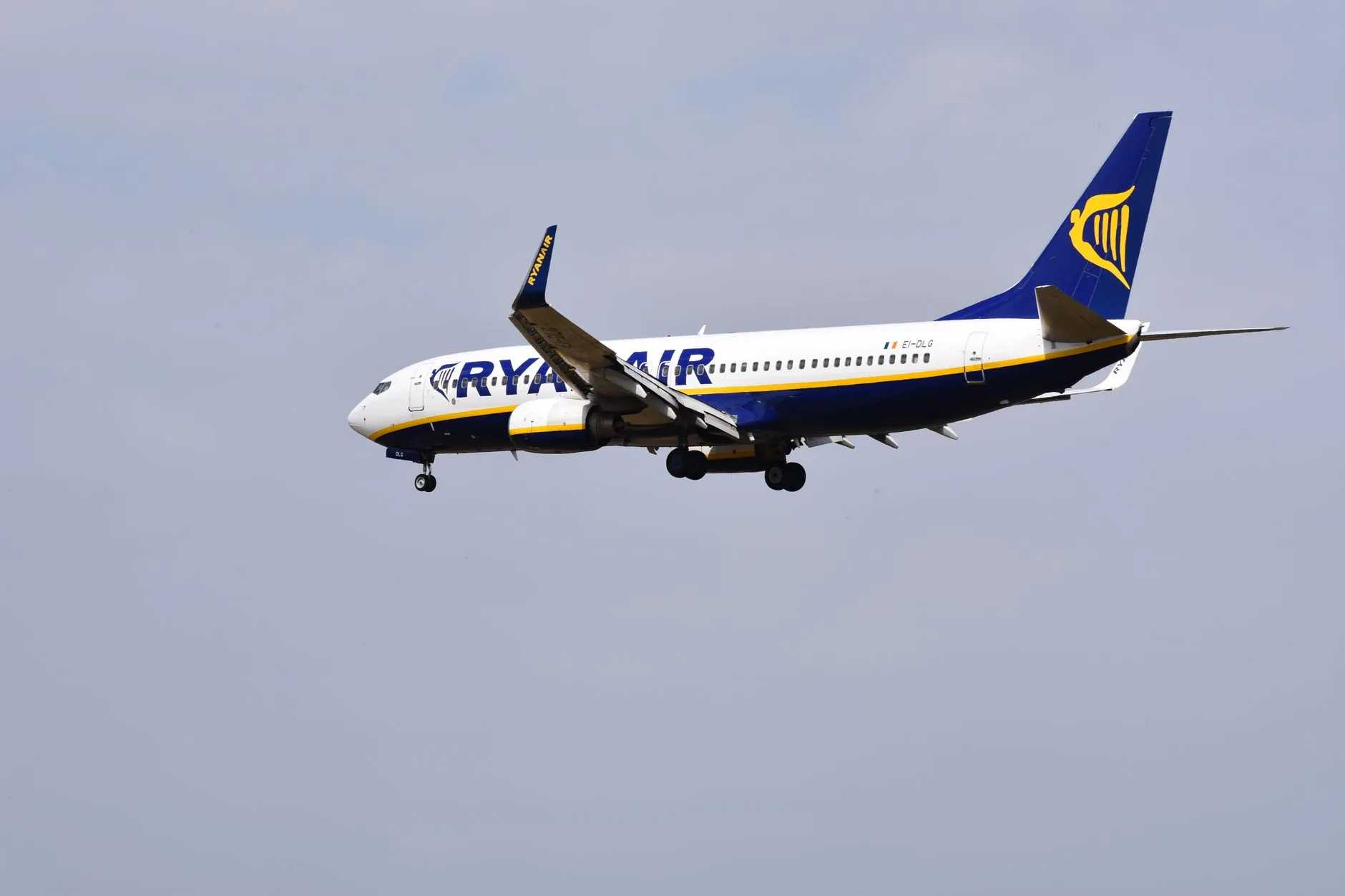 Ryanair muda política de assentos e não cobrará pais para sentar ao lado dos filhos