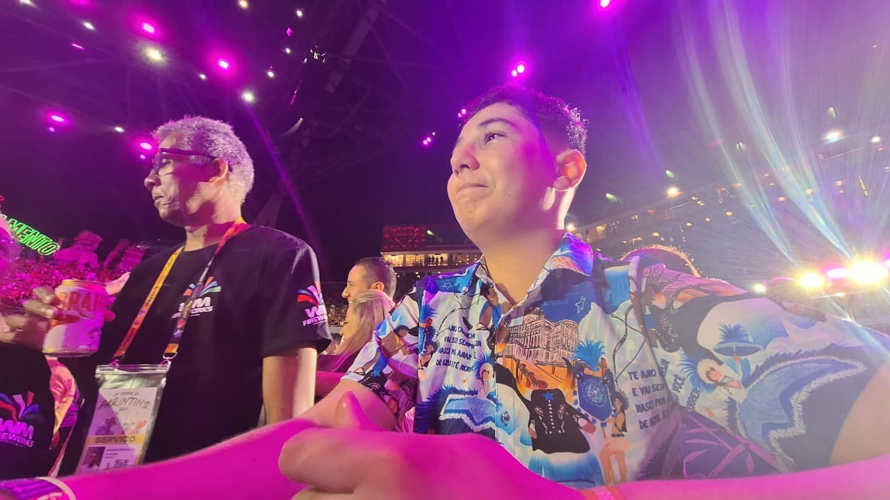 Festa dos Visitantes 2026 atrai público em Parintins com shows de Leonardo e Filho do Piseiro