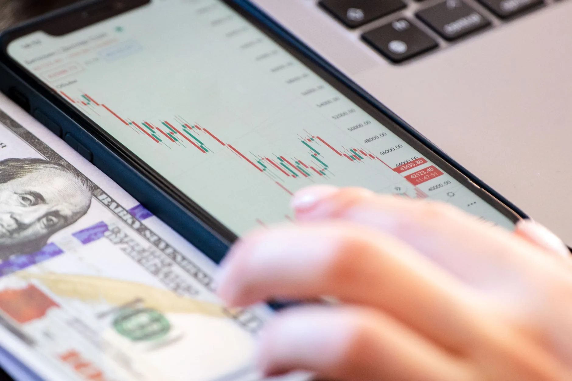 BofA aponta tendências sazonais para o Nasdaq e o dólar
