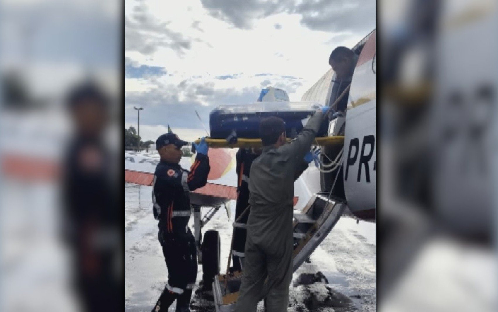 Bebê recém-nascido é reanimado por bombeiros após parto em banheiro em Jataí