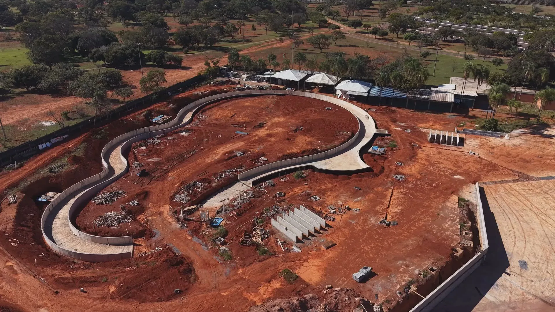 Obras da Piscina de Ondas do Parque da Cidade, no DF, estão suspensas devido a atrasos financeiros