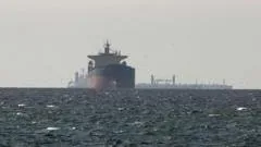 EUA realizam ataques a alvos iranianos após ataque a navio cargueiro