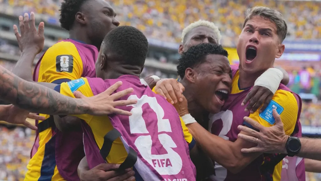 Ecuador surpreende Alemanha, Costa do Marfim avança para a próxima fase