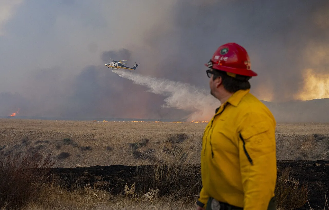 Três bombeiros morrem em combate a incêndios florestais na fronteira entre Colorado e Utah