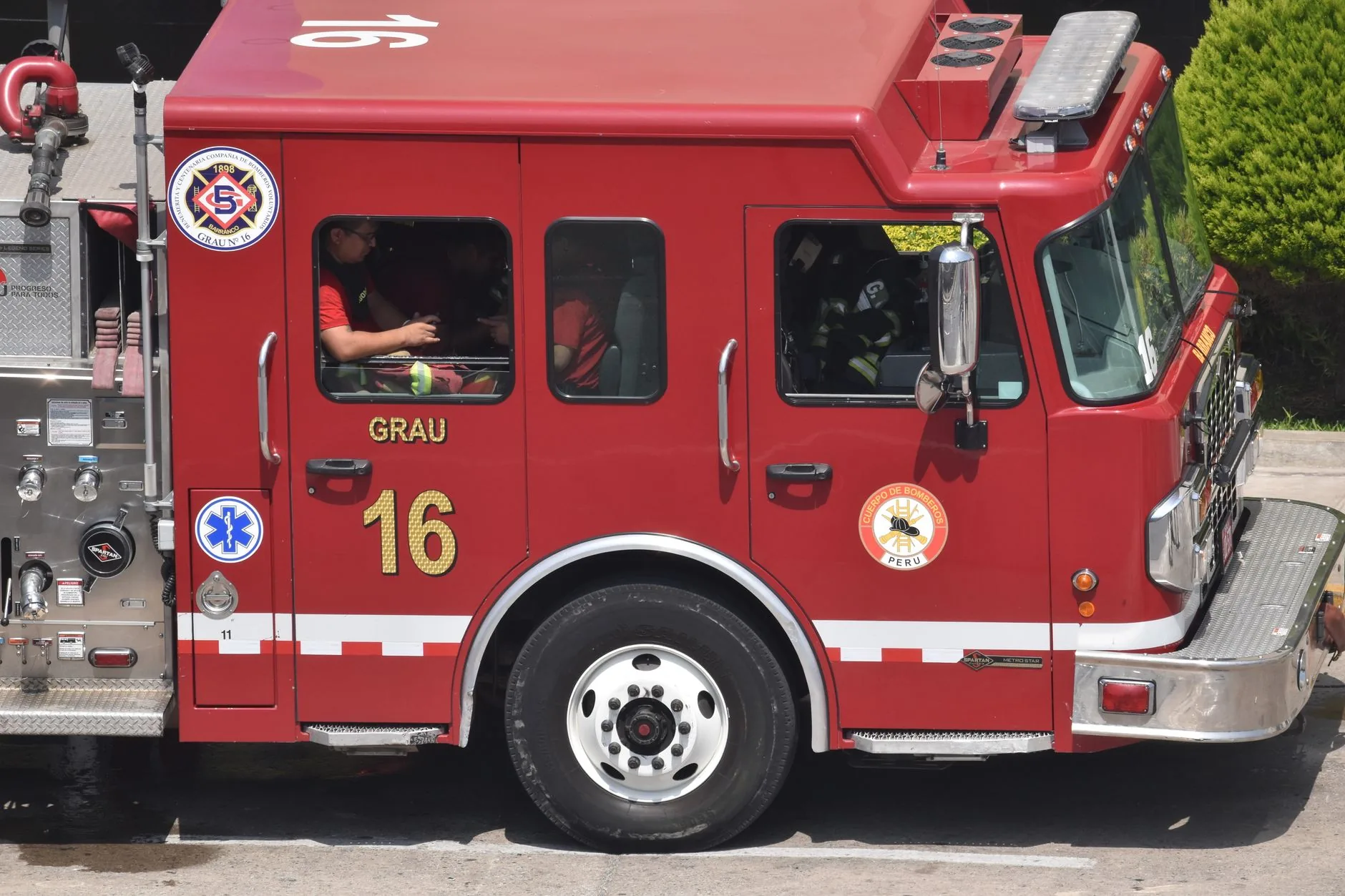 Bebê recém-nascido é reanimado por bombeiros após parto em banheiro em Jataí