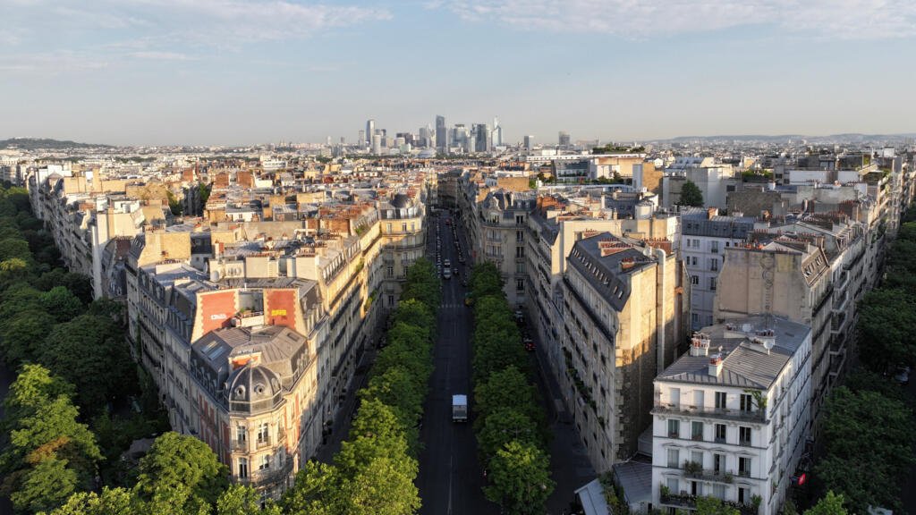 Polícia de Paris solicita cancelamento de grandes festivais devido à onda de calor
