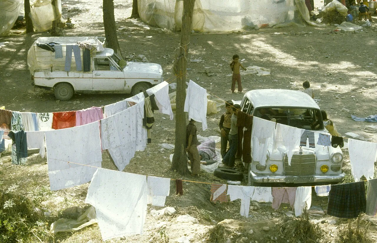 Israel afirma que tropas permanecerão no sul do Líbano, complicando negociações de paz com o Irã