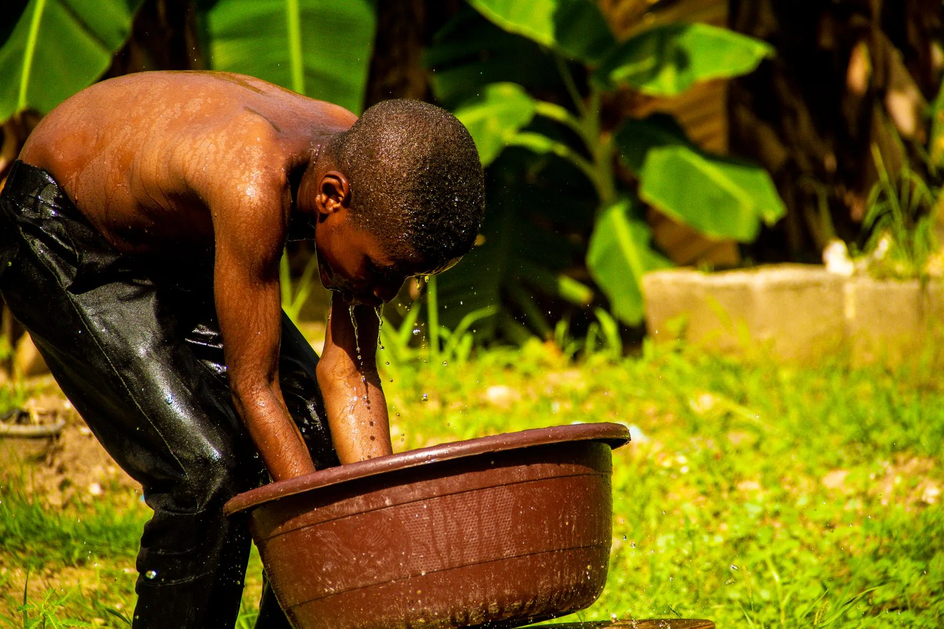 França alerta para riscos à saúde de jovens devido à onda de calor na Europa