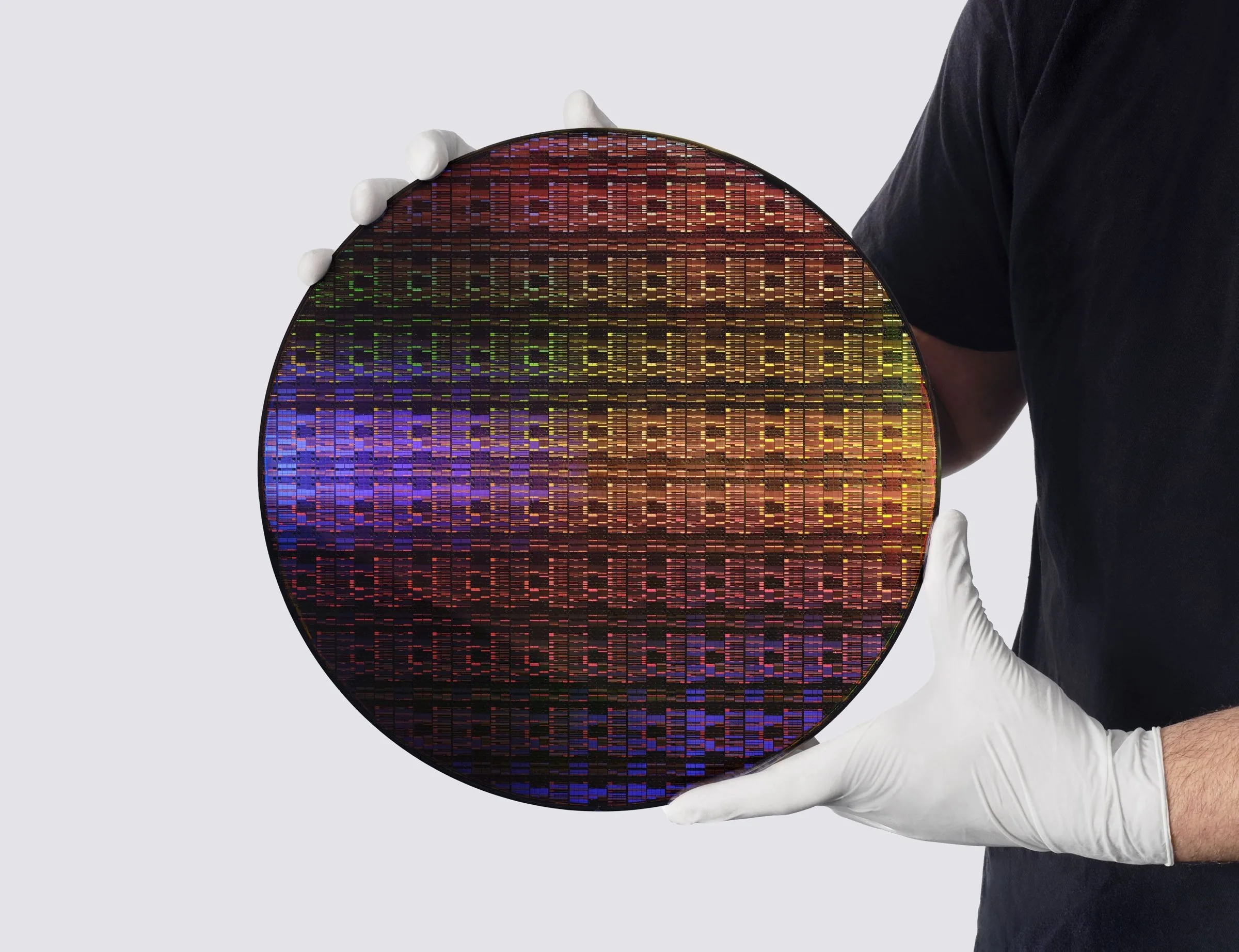 IBM apresenta chip inovador com dimensões abaixo de 1 nanômetro