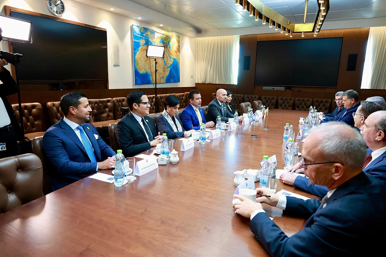 Imagem de Benjamin Netanyahu na arquibancada é falsa, revela checagem