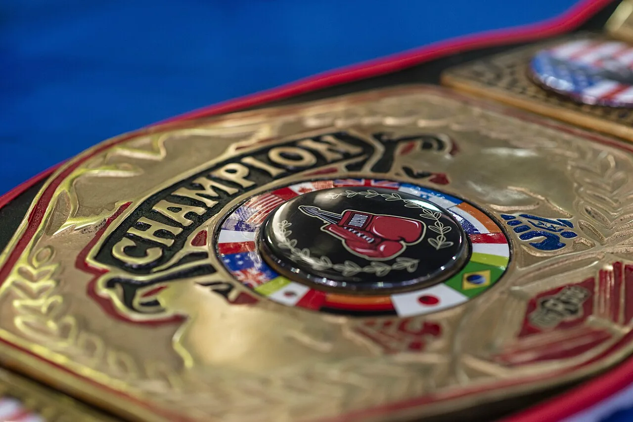 Usyk desiste de cinturões, mas não anuncia aposentadoria