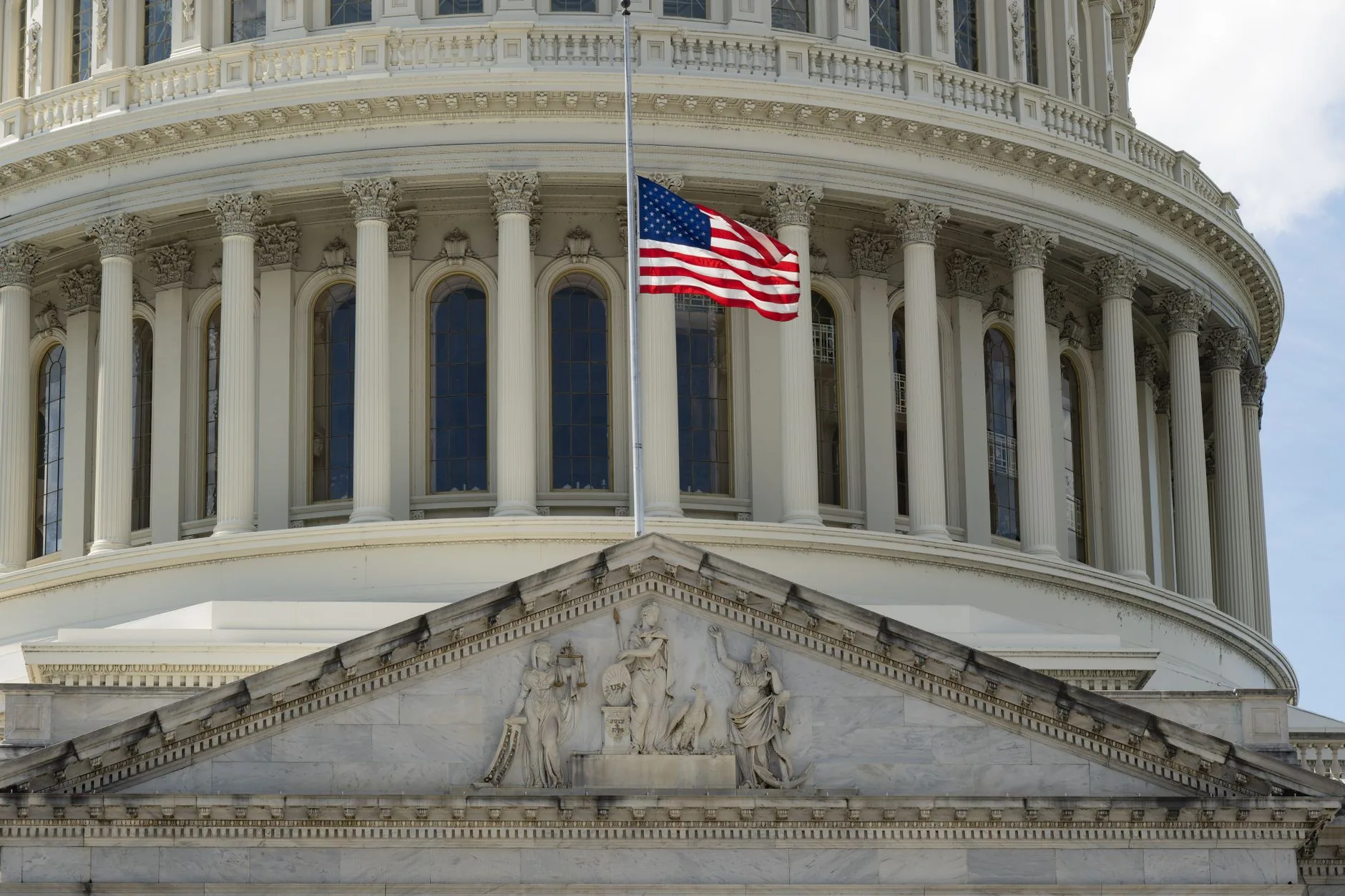 Congresso dos EUA aprova proposta de poderes de guerra pela primeira vez, rompendo com Trump sobre o Irã