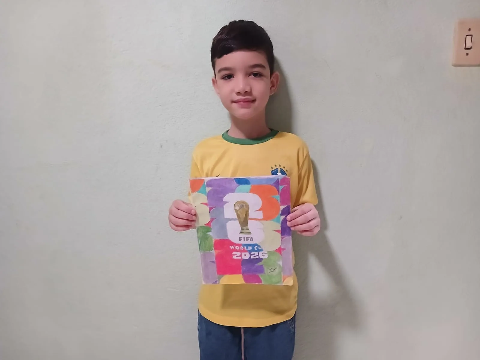 Menino de 7 anos cria próprio álbum da Copa na PB com desenhos no lugar de figurinhas: ‘Mãe e pai não tinham dinheiro para comprar’; VÍDEO