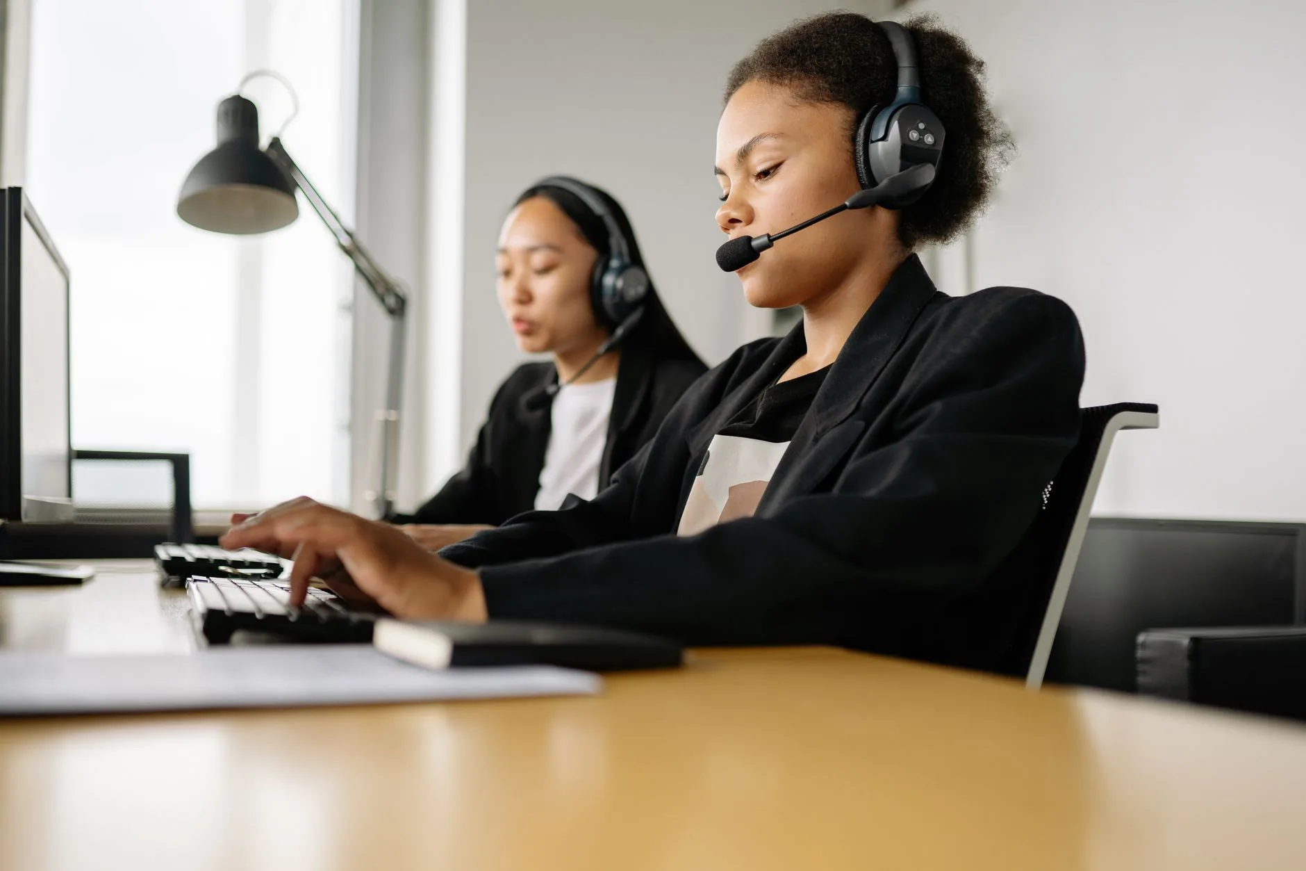 Estudo alerta: agentes de IA não devem ser tratados como colegas de trabalho