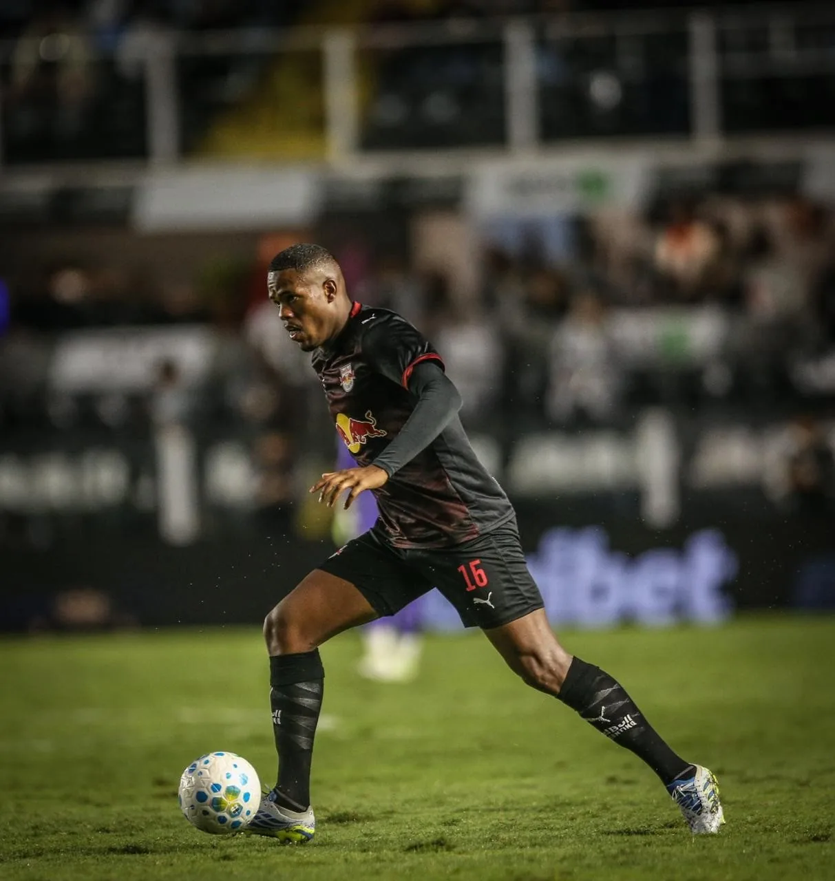 Bragantino confirma contratação definitiva do zagueiro Gustavo Marques