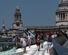 Inglaterra em Alerta Vermelho e França Enfrenta Tragédias em Meio à Onda de Calor