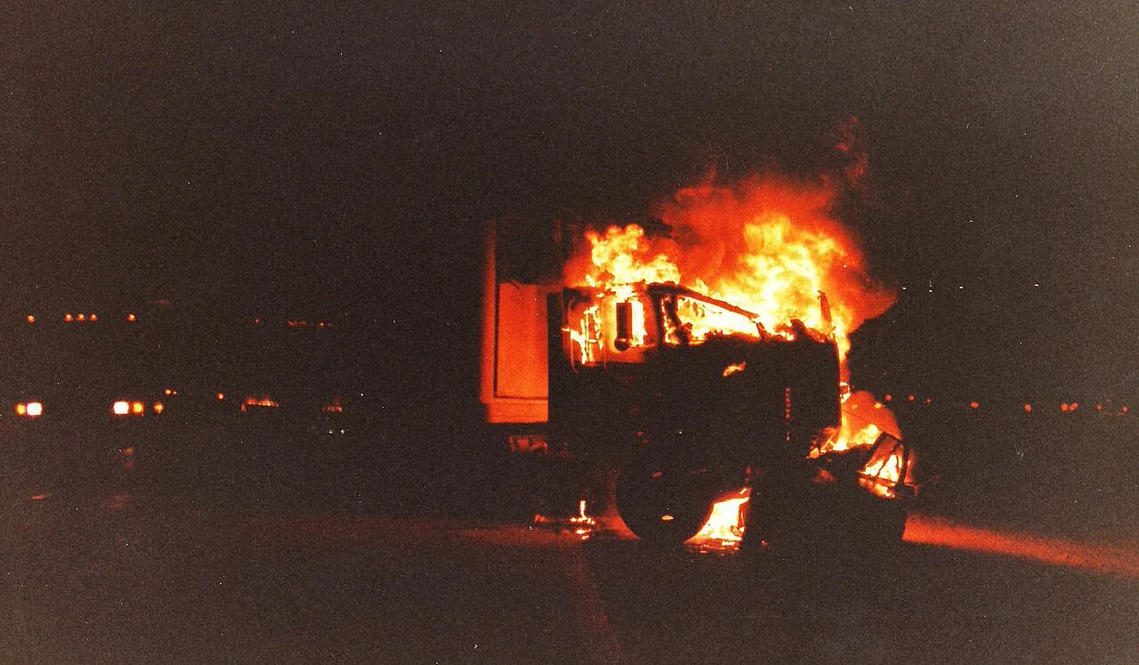 Acidente entre carro e caminhão resulta em morte na Paraíba