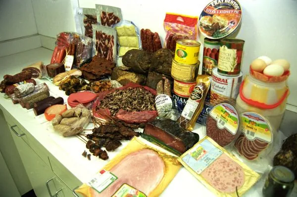 Operação de fiscalização apreende 1,5 tonelada de alimentos impróprios em mercados de Jaquirana (RS)
