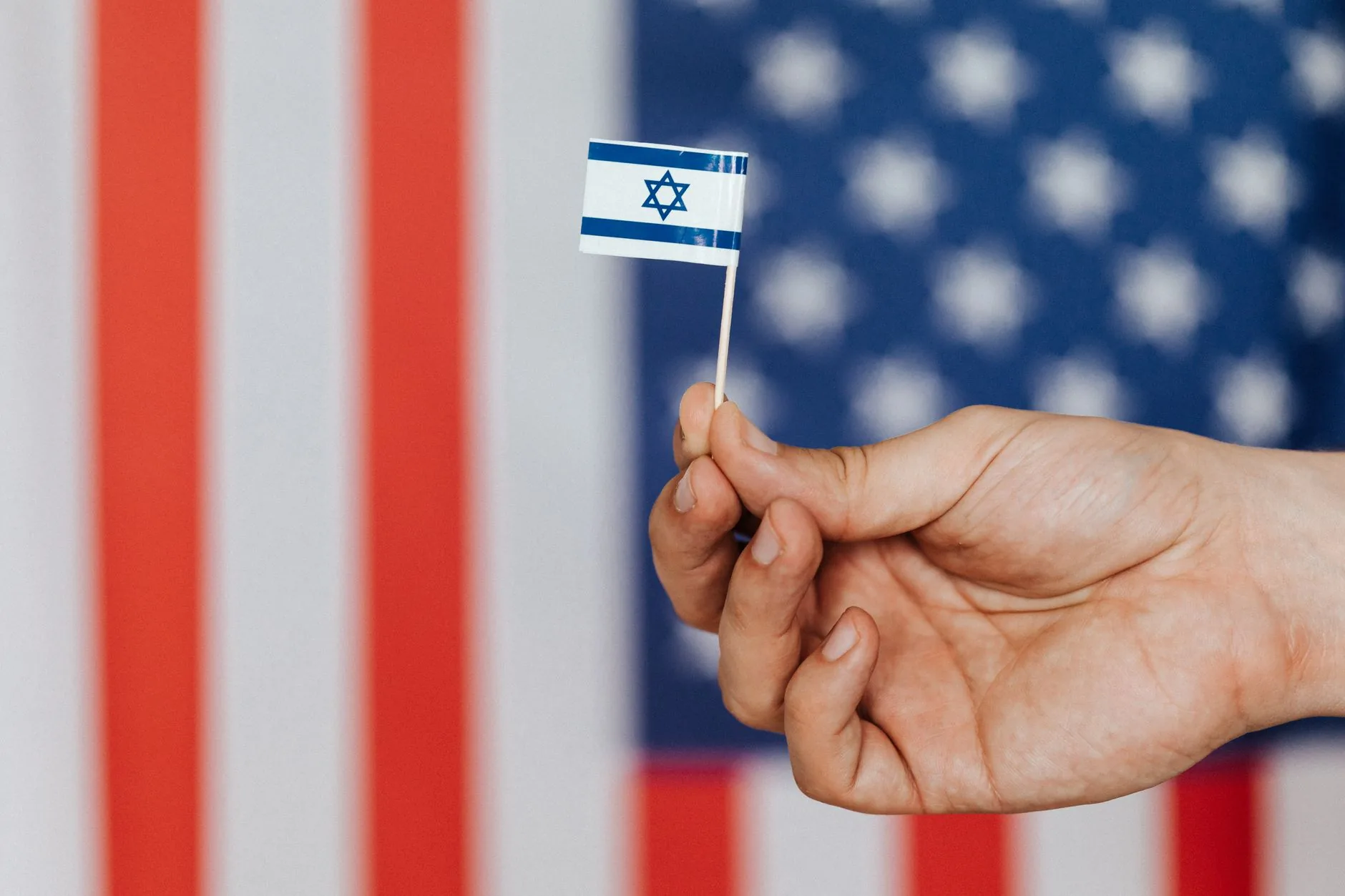 Israel e Líbano assinam acordo em Washington após negociações mediadas pelos EUA