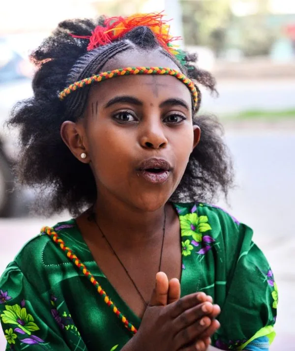 Malu Alcântara, fã de 11 anos, canta com Elba Ramalho no São João de Campina Grande