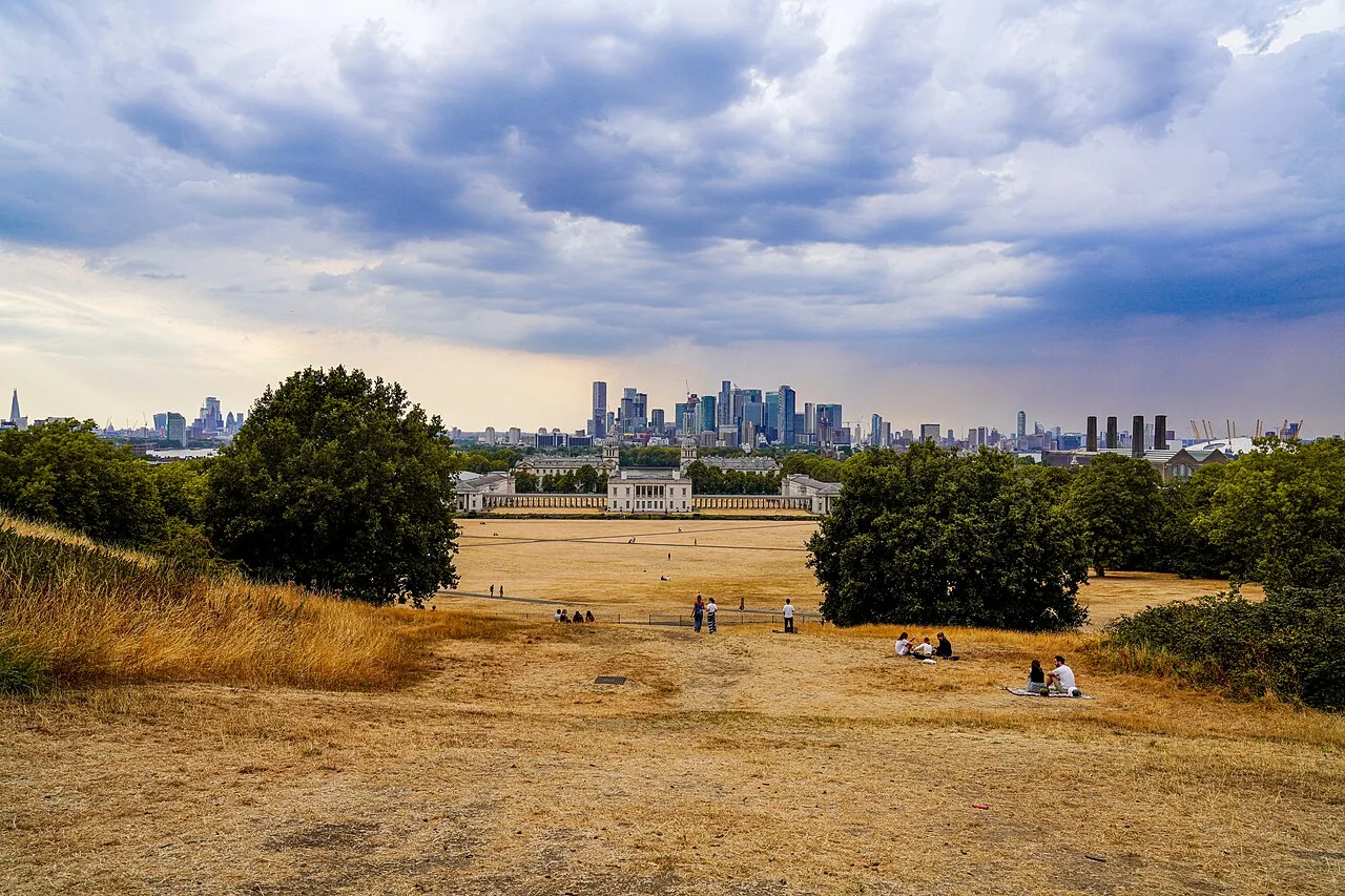 Inglaterra em Alerta Vermelho e França Enfrenta Tragédias em Meio à Onda de Calor