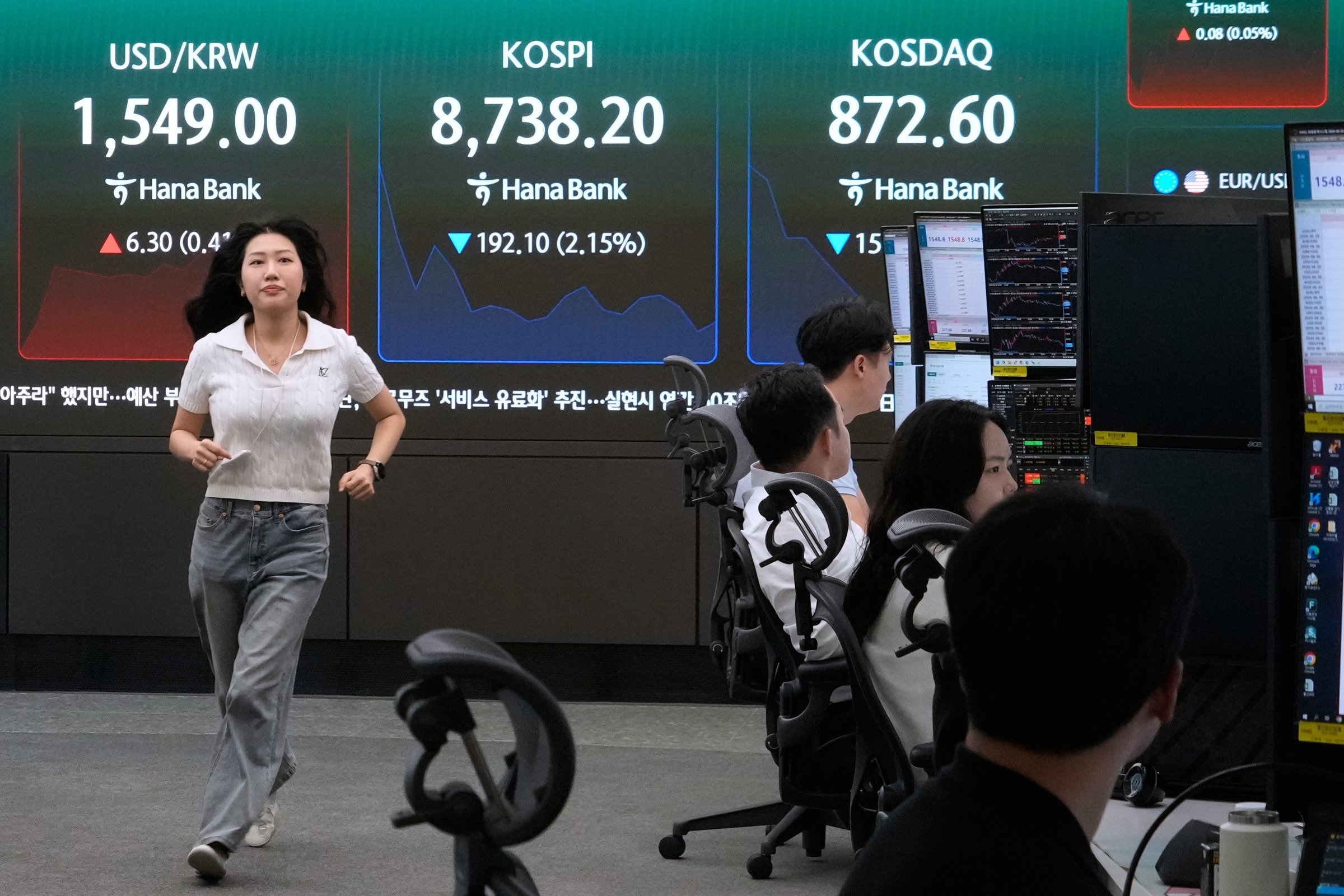 Mercados asiáticos enfrentam forte queda após investidores liquidarem ações de IA