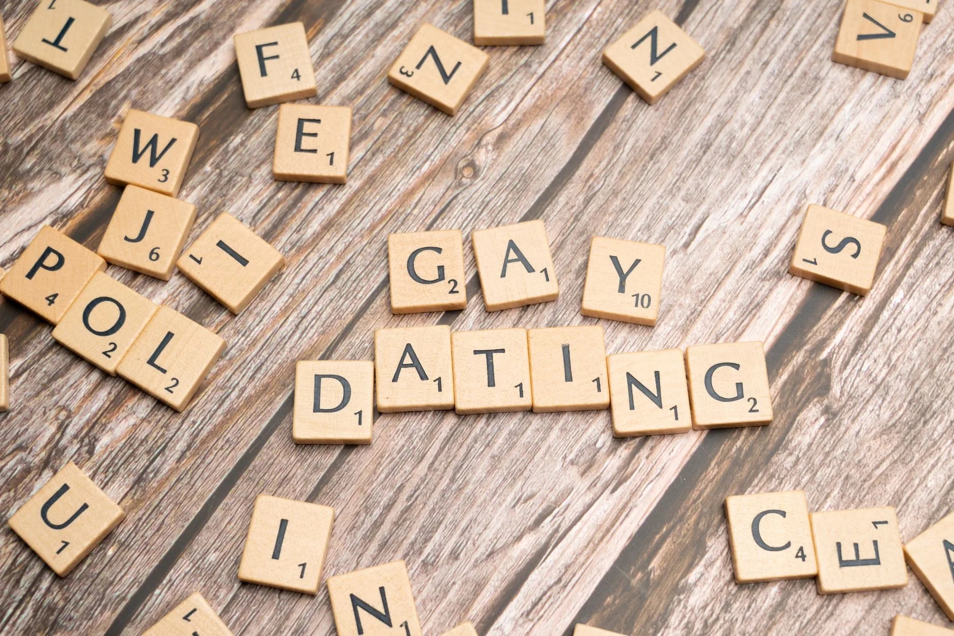 Serviços LGBTQ+ no 988 devem retornar com mudanças