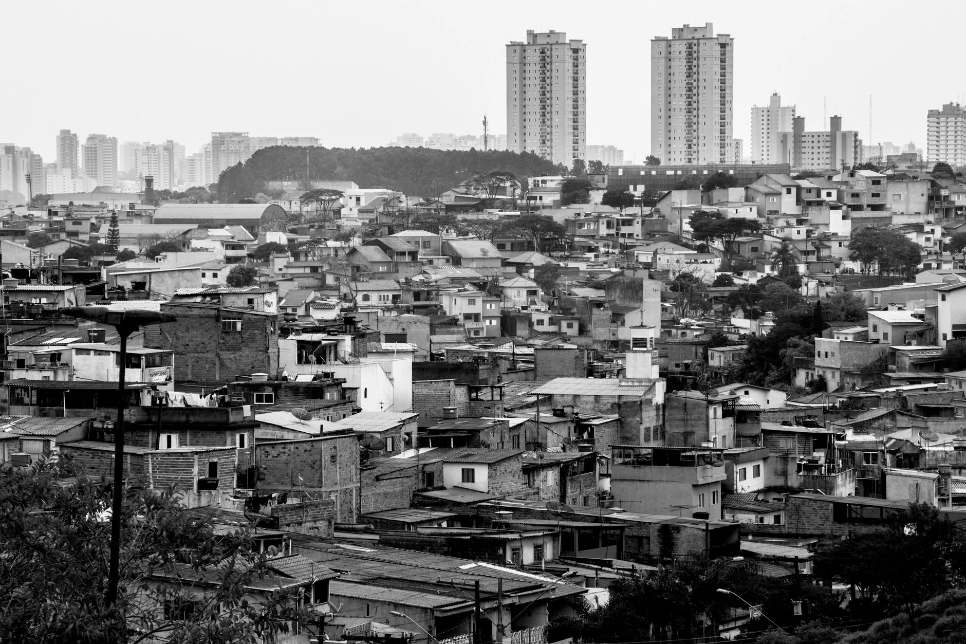 Análise: A Conexão entre Acidentes, Greves e Desigualdade no Brasil