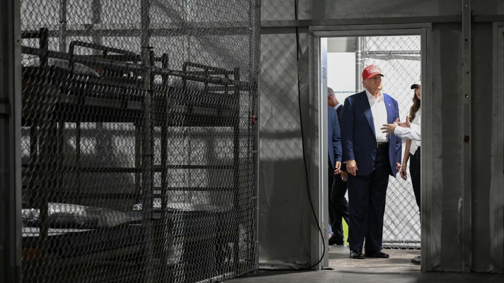 Centro de Detenção 'Alligator Alcatraz' na Flórida é fechado, afirma governo