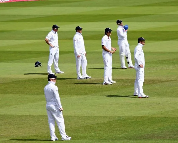 Duckett e Stokes levam Inglaterra de volta ao jogo no terceiro Teste